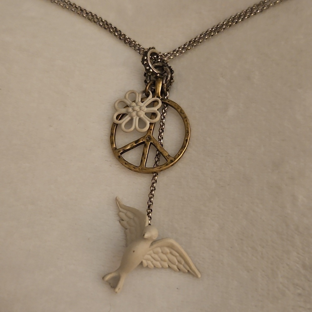 Vtg LUCKY BRAND Peace Sign Dove Charm Pendant Festival Chain Necklace - Picture 2 of 8